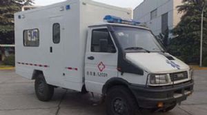 依维柯4驱130马力越野救护车图片